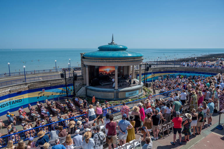 In pictures: Toploader perform at Eastbourne Bandstand