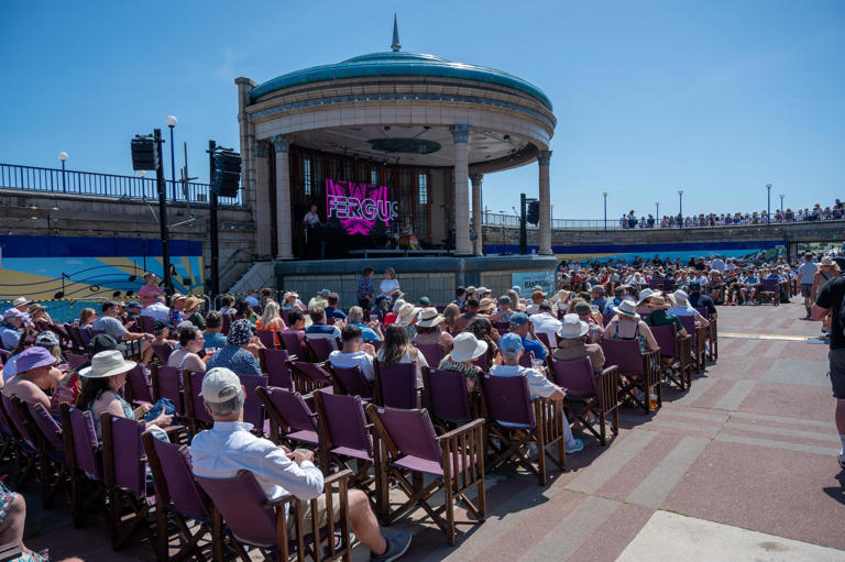 In pictures: Toploader perform at Eastbourne Bandstand