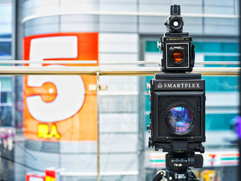Meet the world’s largest SLR camera. This is the first 8x10in SLR in ...