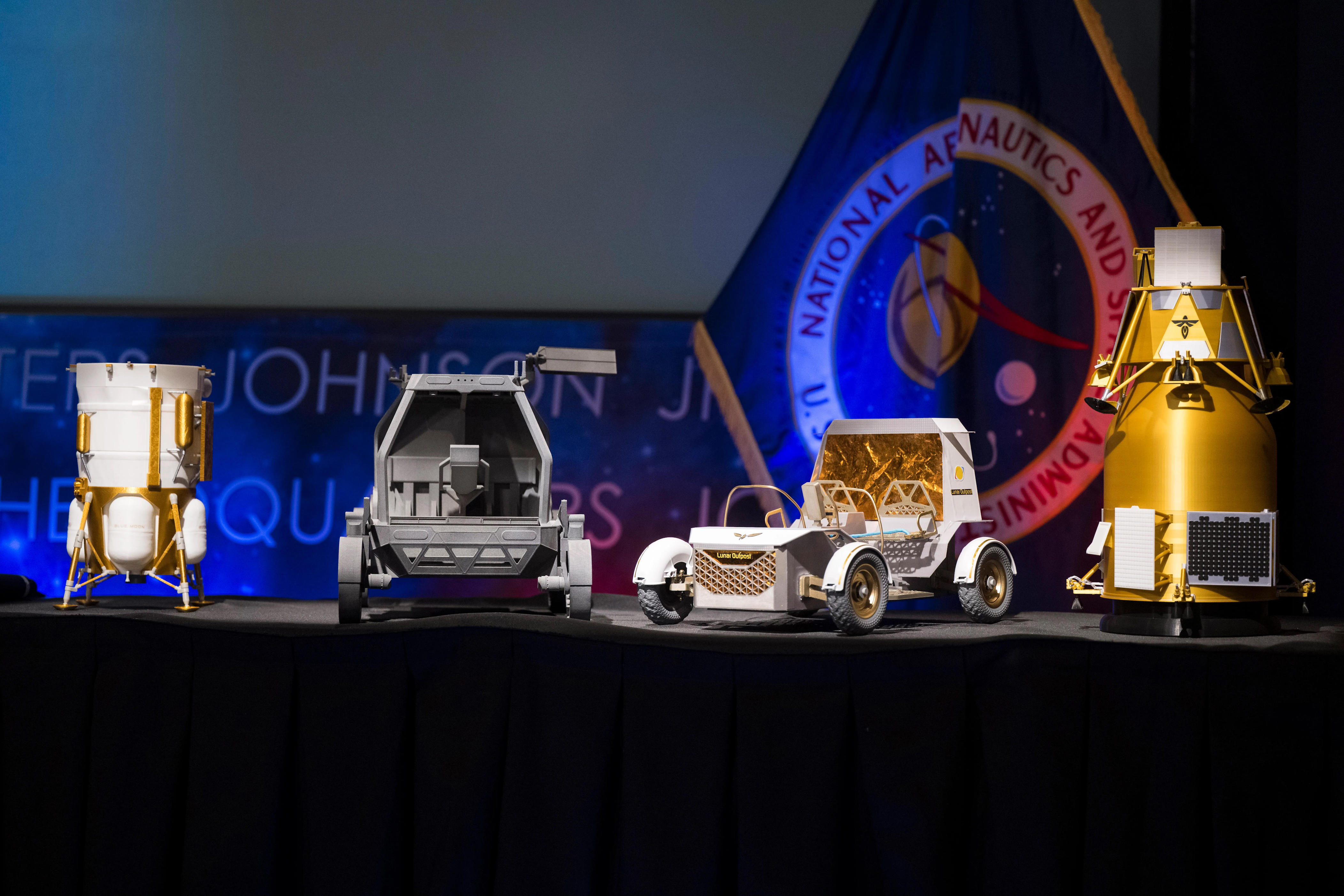 General Motors to make batteries for NASA's new manned moon rover