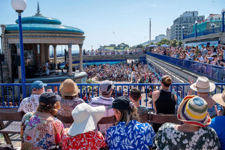In pictures: Toploader perform at Eastbourne Bandstand