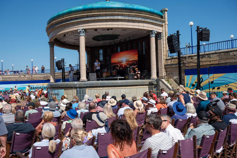 In pictures: Toploader perform at Eastbourne Bandstand