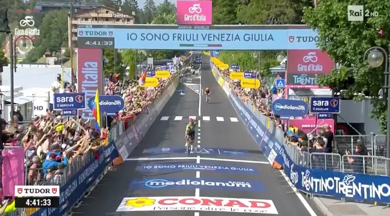Giro d’Italia : Michael Valgren sort gagnant d’une étape animée