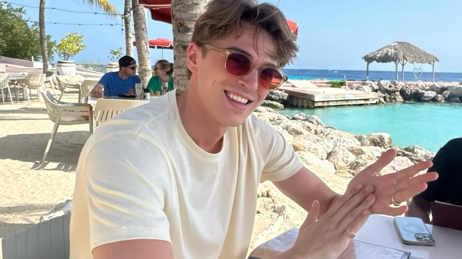Zanger Antoon floreert op Instagram met zéér exclusieve Rolex (t.w.v. € ...