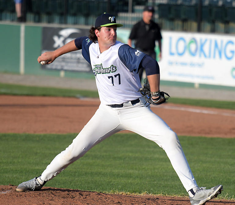 Texas A&M should pursue LSU sophomore transfer pitcher