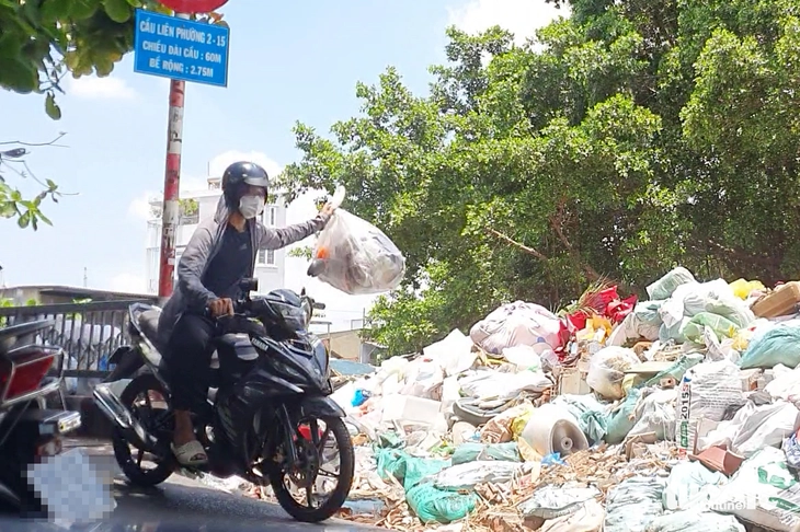 Sở Nông nghiệp TP.HCM đề nghị 5 phường xử lý điểm tồn đọng rác thải sau phản ánh của báo Tuổi Trẻ
