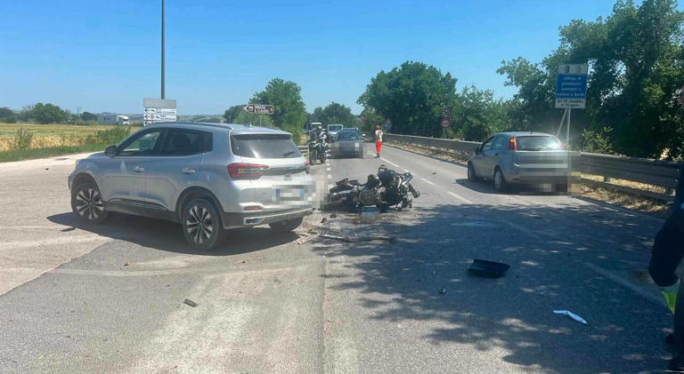 Scontro tra un suv e una moto, terribile carambola a Corridonia ...