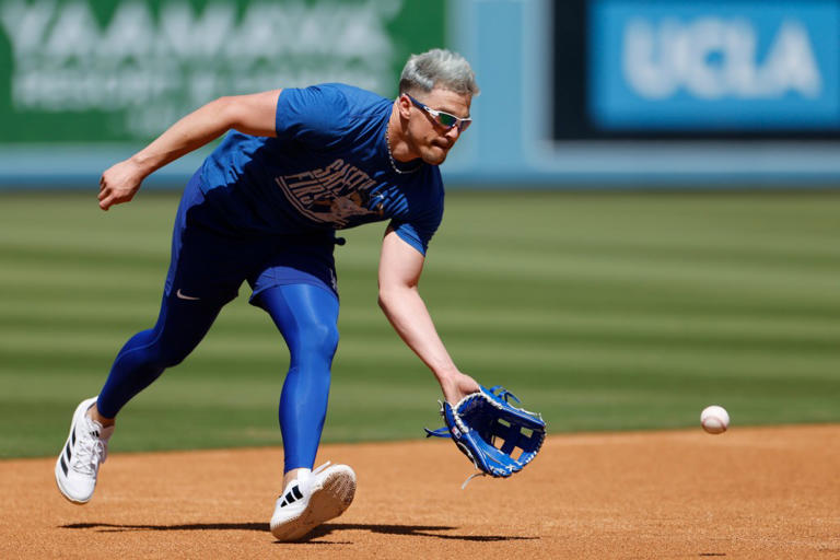 Dodgers’ Kiké Hernández returning to IL with oblique strain