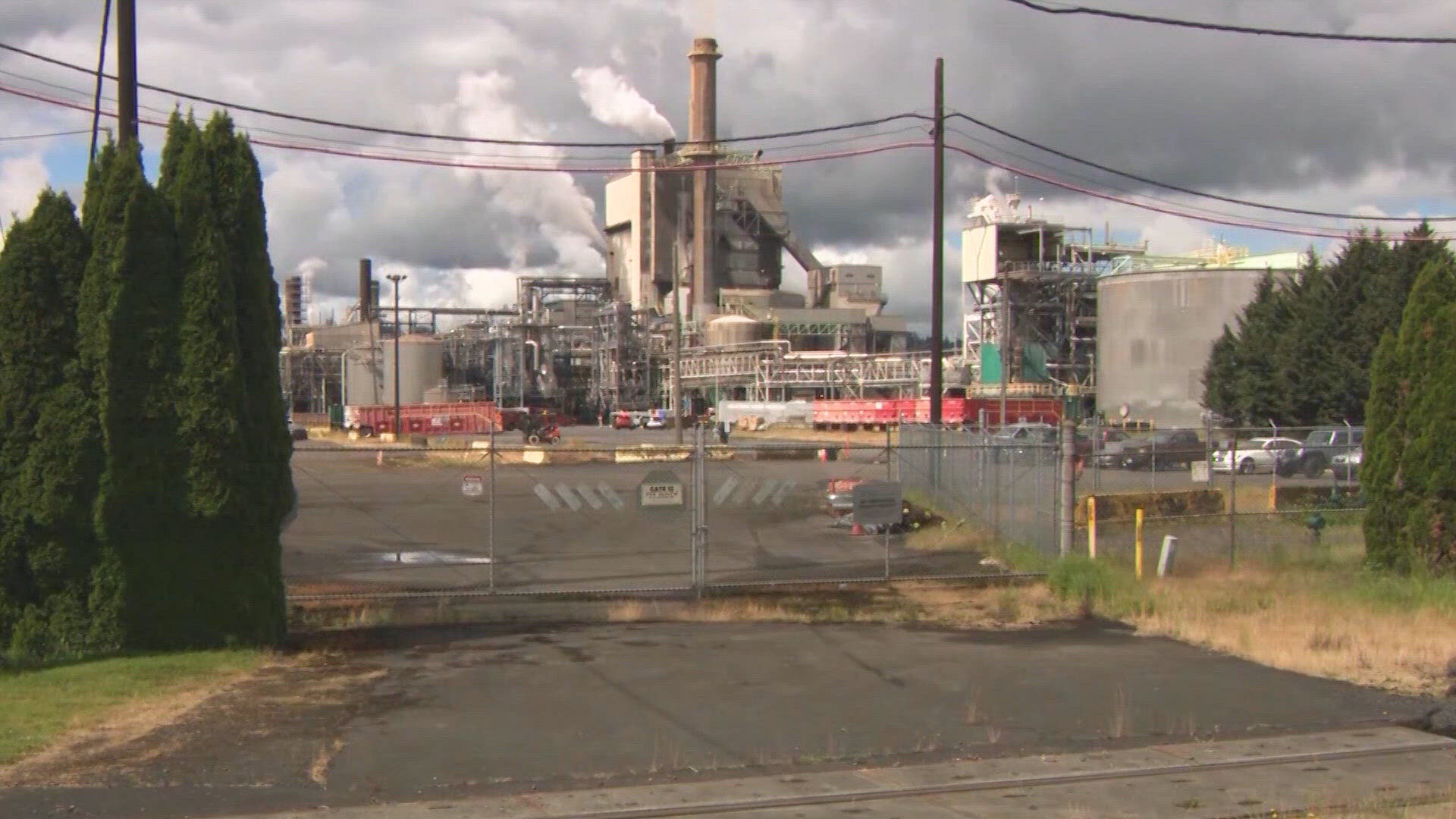 1 dead, 9 missing in Washington paper plant implosion