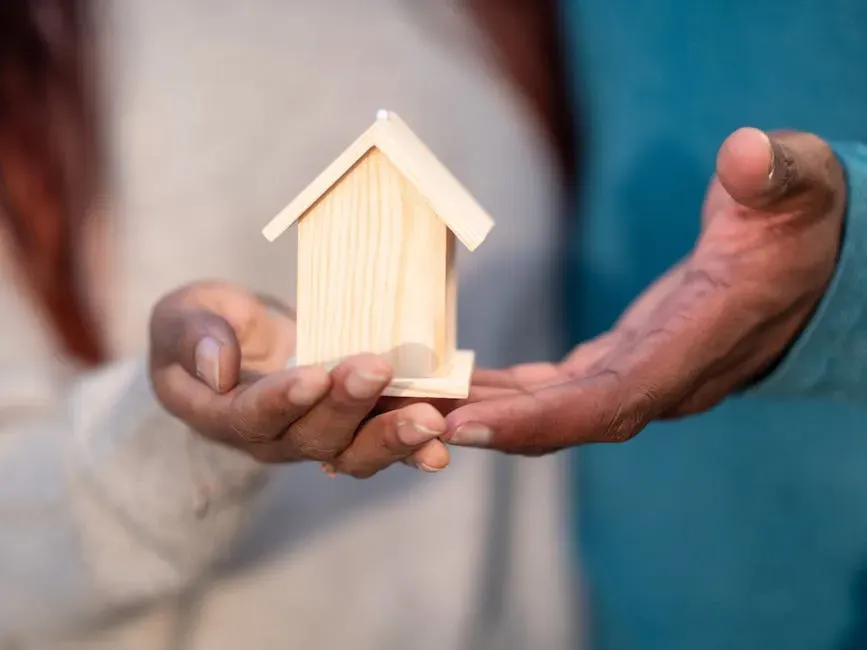 I Didn't Fully Grasp How High Interest Rates Would Squeeze a Fixed Income (Image Credits: Pexels)