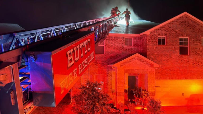 Lightning strike sparks early morning house fire in Hutto