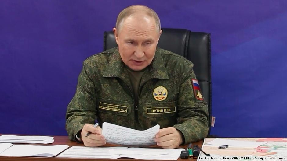 Władimir Putin w czasie wizyty w centrum dowodzenia rosyjskiej armii