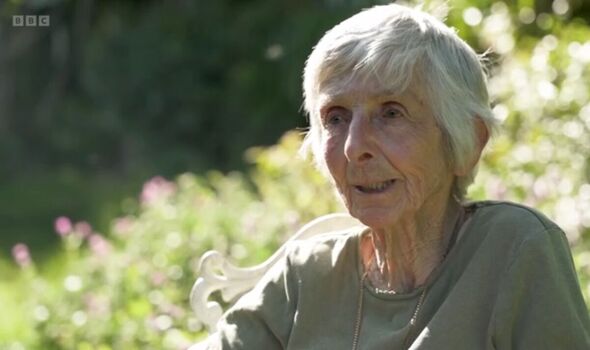 BBC Springwatch presenter halts show as he pays emotional tribute to co ...