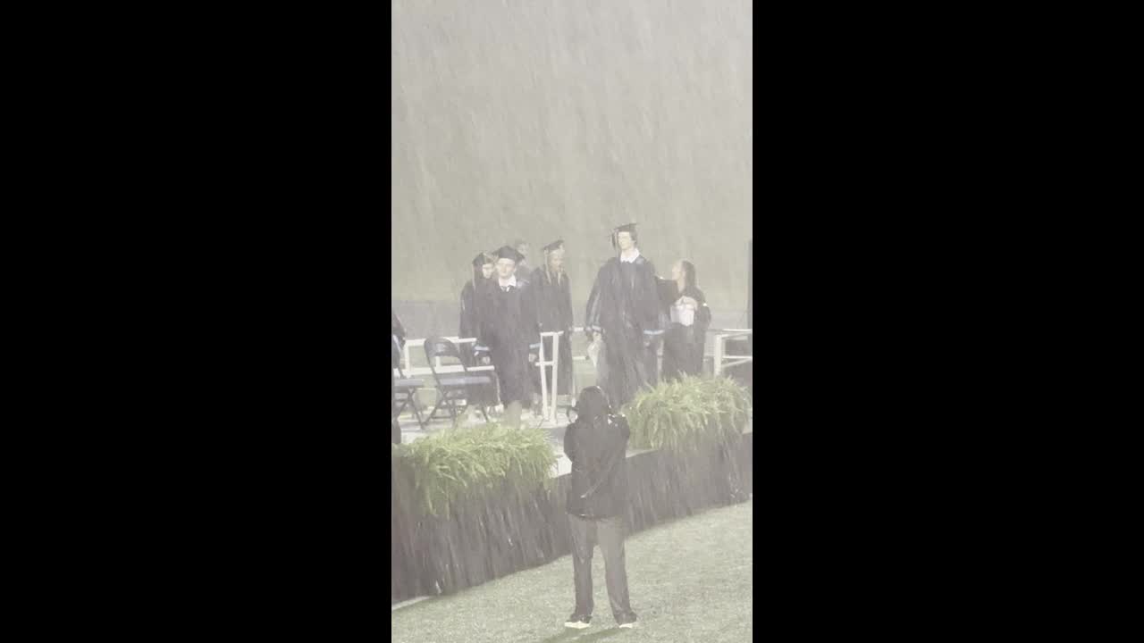 These Tennessee high school students won't let torrential rain ruin ...