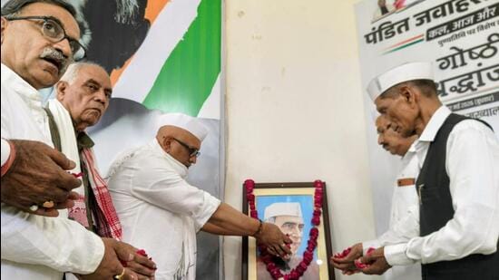 Pandit Nehru built world-class institutions, PM 'selling them' off ...