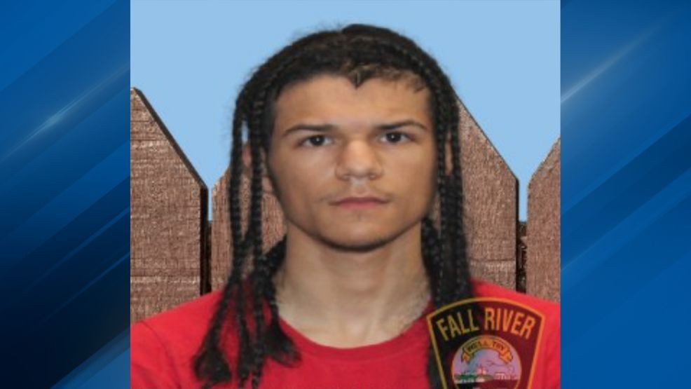 Fall River police arrest man on firearm charges after foot chase