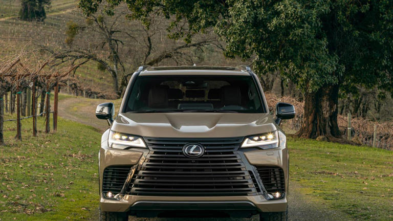 I drove the 2026 Lexus LX 700h Overtrail. This is the ultimate ...
