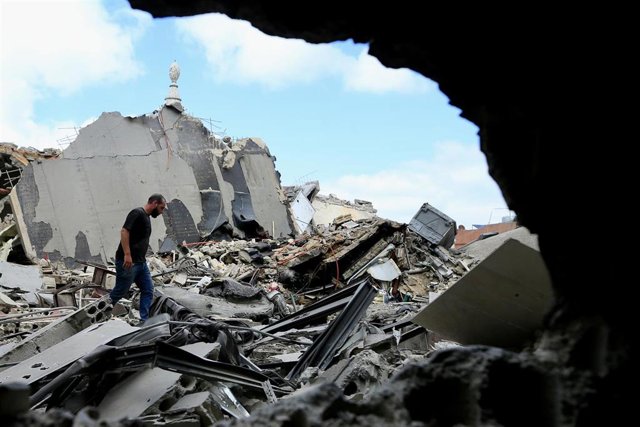 Aumentan a cerca de 3.270 los muertos y más de 9.800 los heridos por ...
