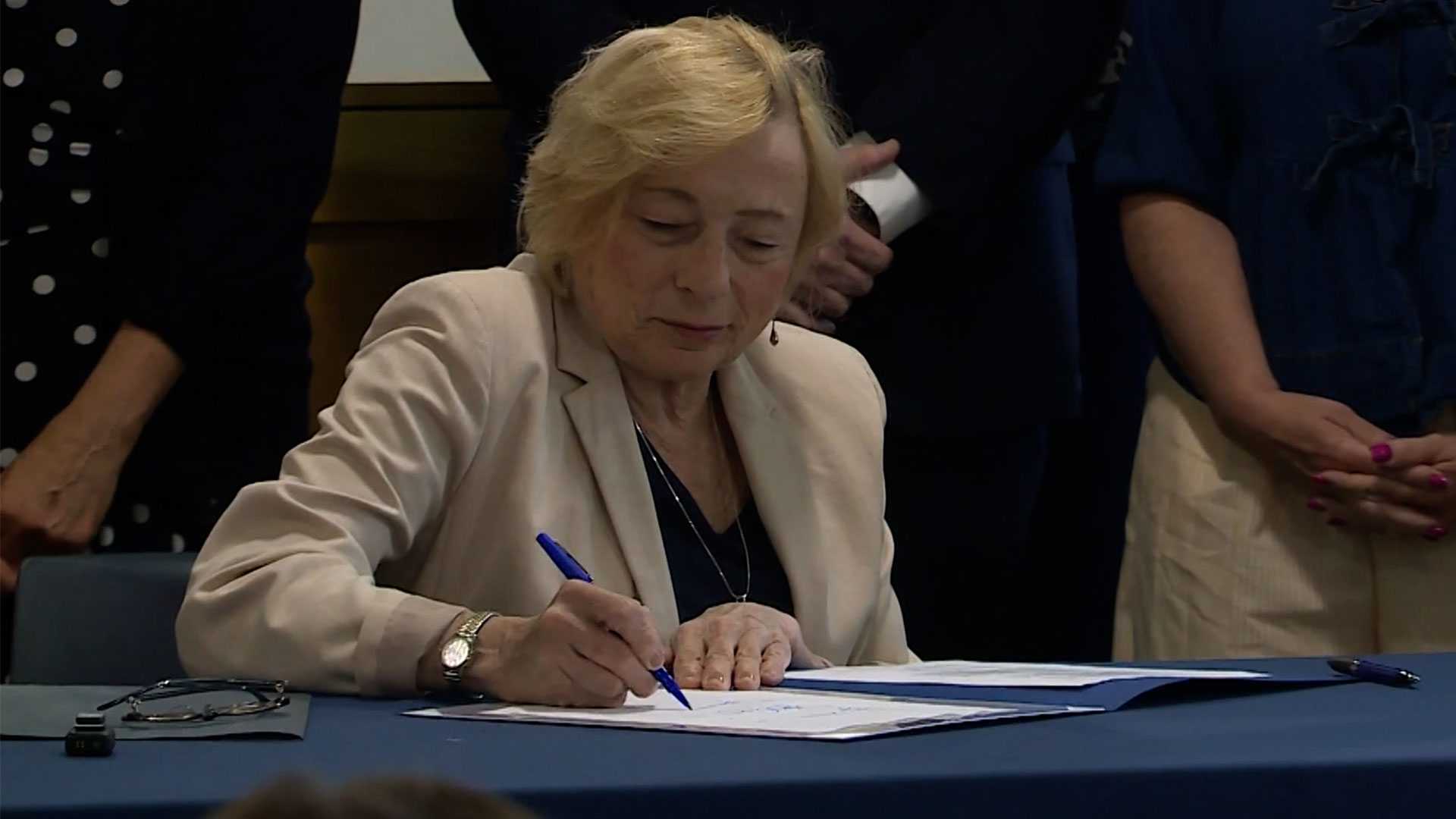 Gov. Mills celebrates statewide school cellphone ban
