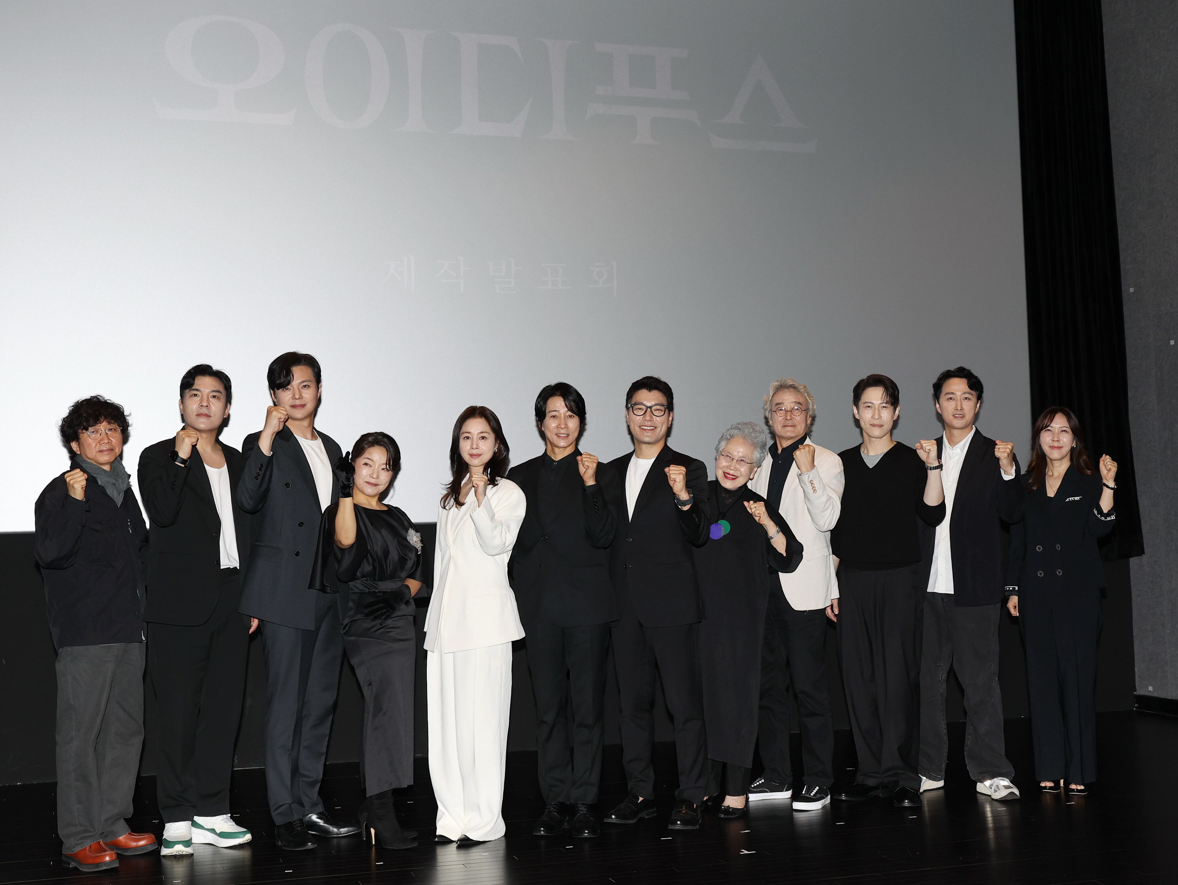 Choi Soo-jong returns as Oedipus in theater after nine years