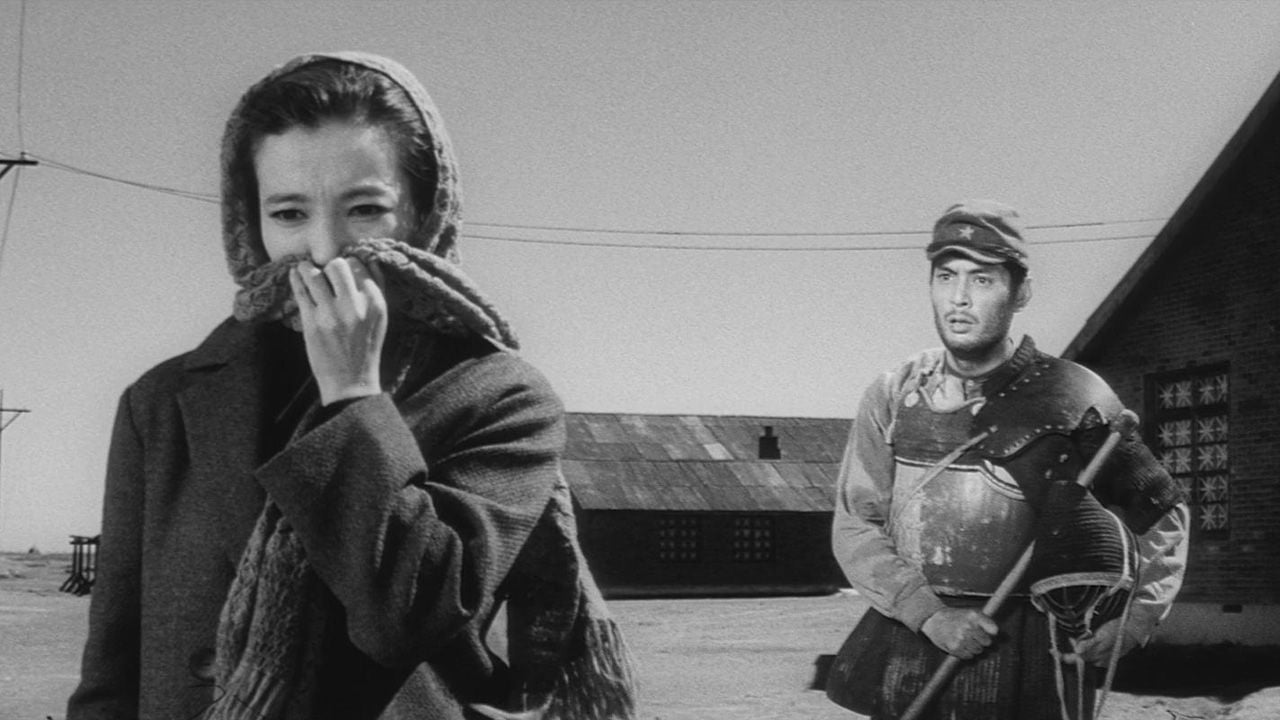 Esta trilogía bélica es una obra maestra de casi 10 horas de duración y está considerada un hito absoluto en la historia del cine