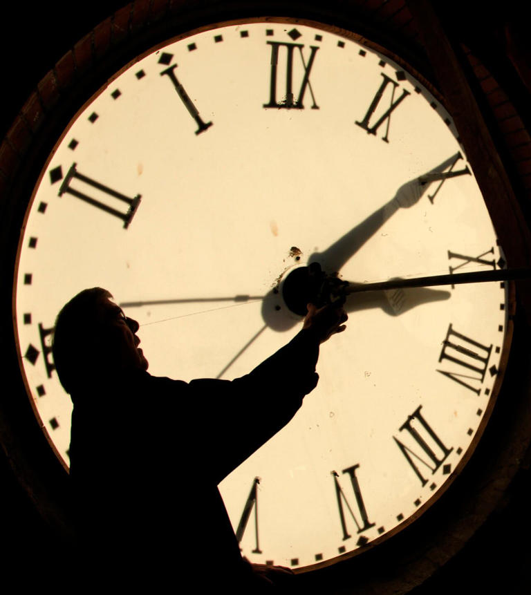 Majority of Manitobans want to abandon time changes, survey suggests