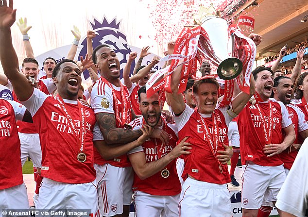 Mamdani stuns New Yorkers in Arsenal-themed Arabic robe to celebrate Eid