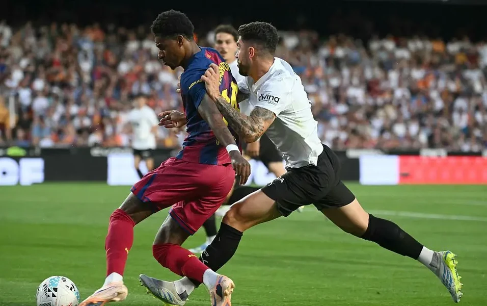 Barcelona push to sign Rashford as United hold firm on fee