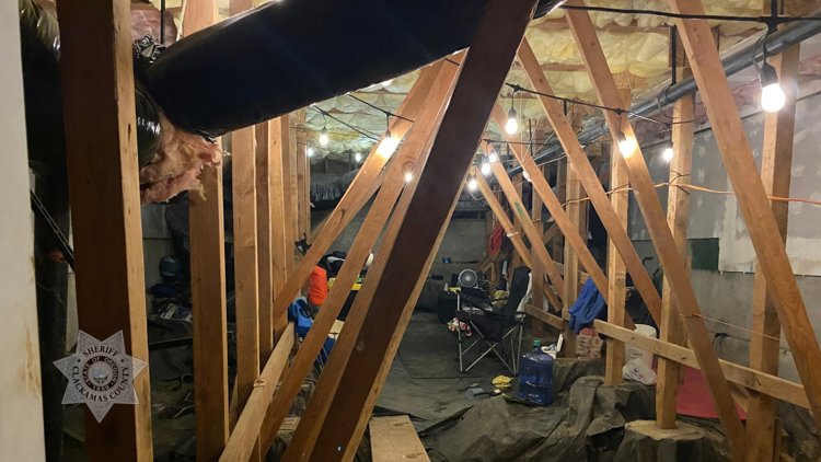 Man caught living in the crawlspace of a Happy Valley townhome ...