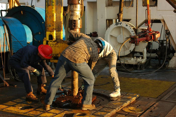 Shell vs. BP: Better oil stock for the Iran war?