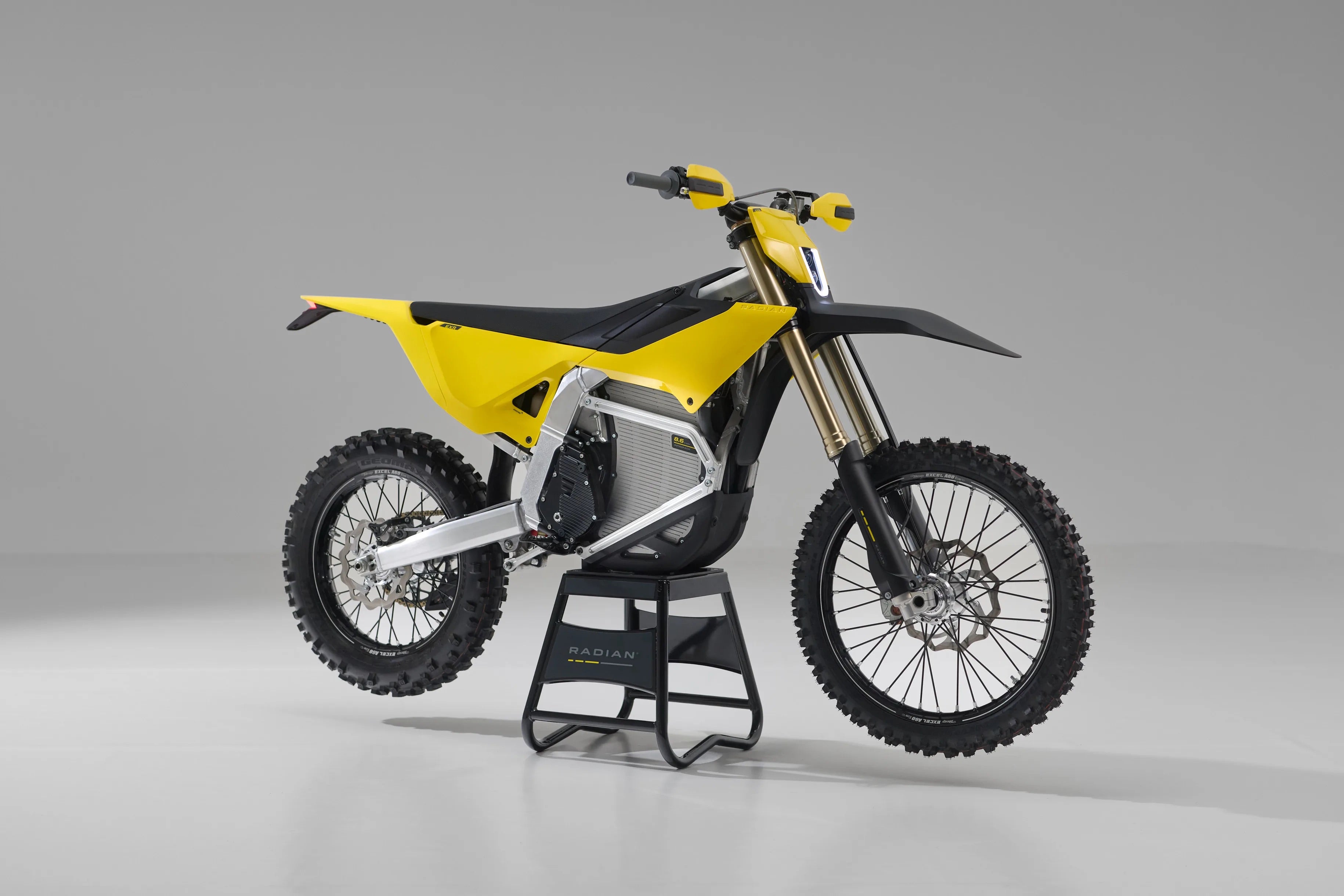 Radian EXR electric enduro promises 30-second battery swaps for off ...