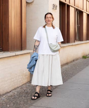 Store member wearing the t-shirt in white with an oversized relaxed fit