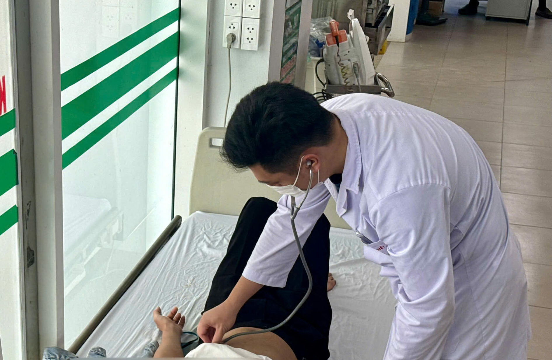 Chàng trai say nắng, ngã đa chấn thương khi đi giao hàng