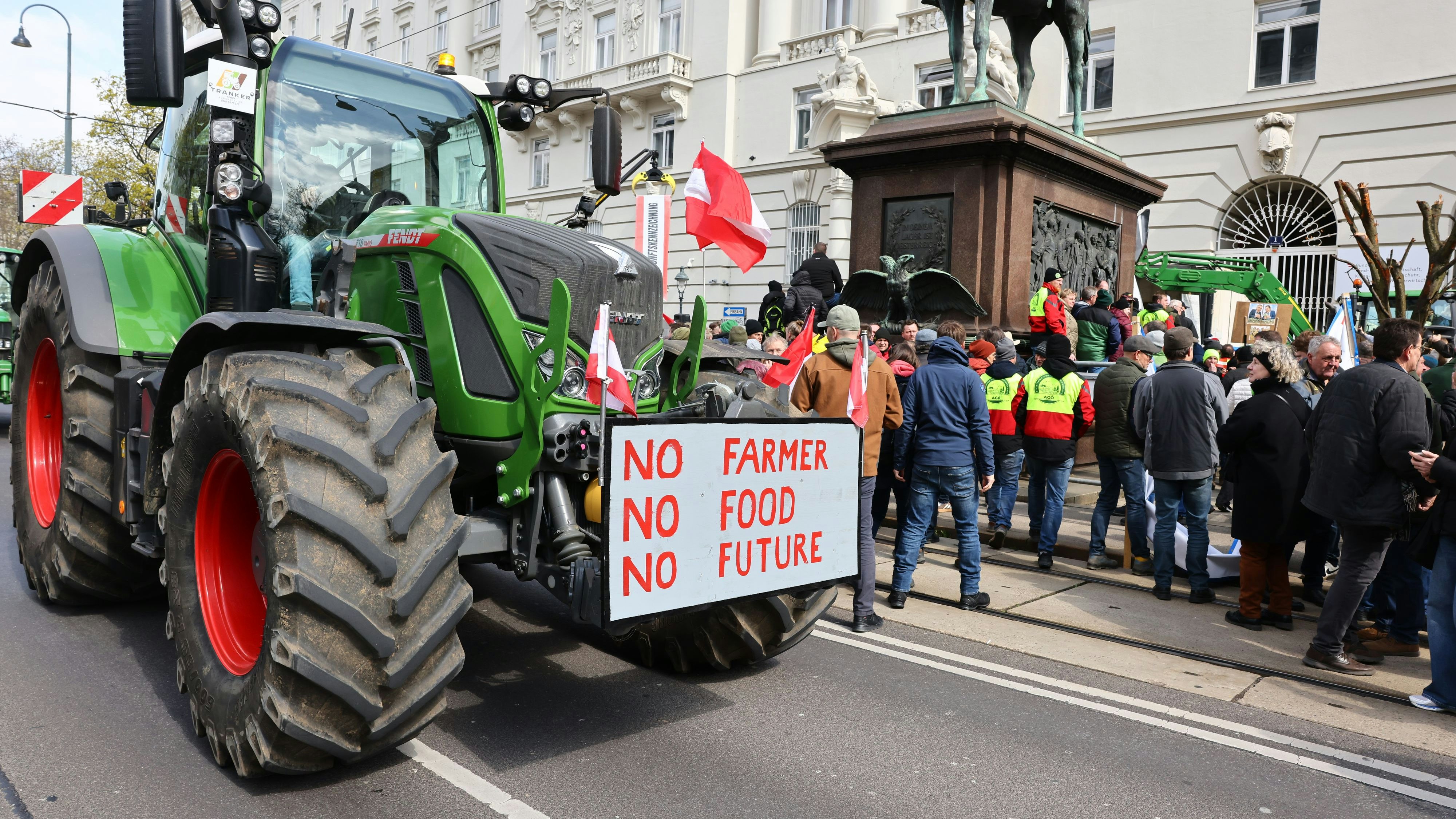 Ein Tag nach Uni-Demo! Wieder Protest in der City