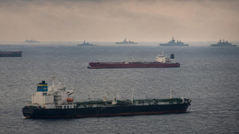 Draft US-Iran deal would reopen Hormuz shipping and end naval blockade