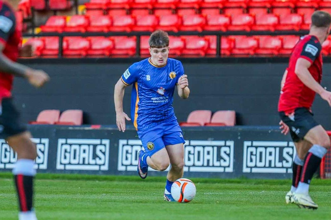 Farmer hoping for injury-free season after signing new deal to stay at ...