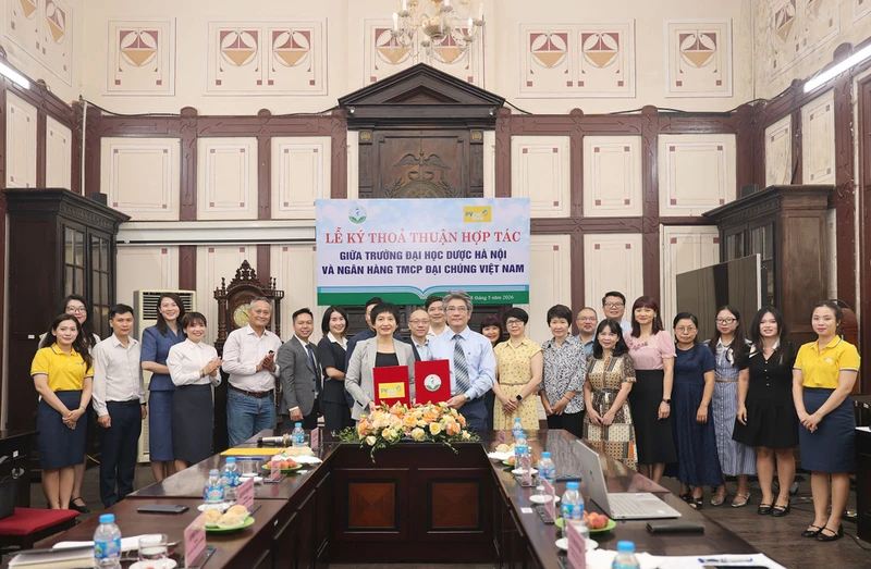 PVcomBank và Trường Đại học Dược Hà Nội hợp tác phát triển hệ sinh thái tài chính giáo dục