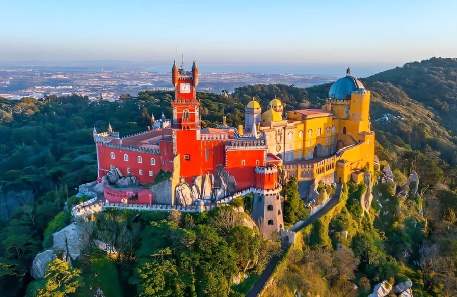 World-famous castles that capture travelers’ imaginations