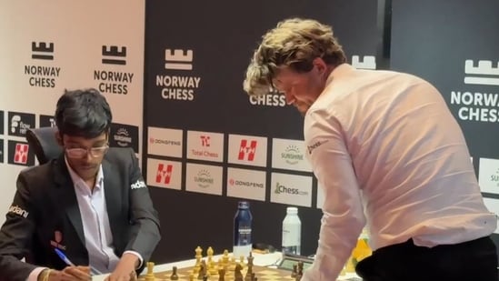 Magnus Carlsen avoids theatrics after R Praggnanandhaa defeat, doesn’t ...