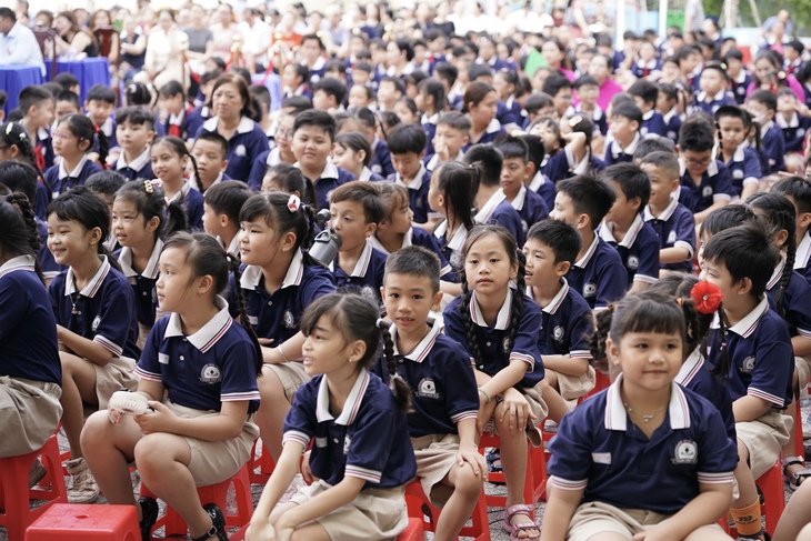 Học sinh khu 'ốc đảo' hào hứng khi trường đạt chuẩn quốc gia