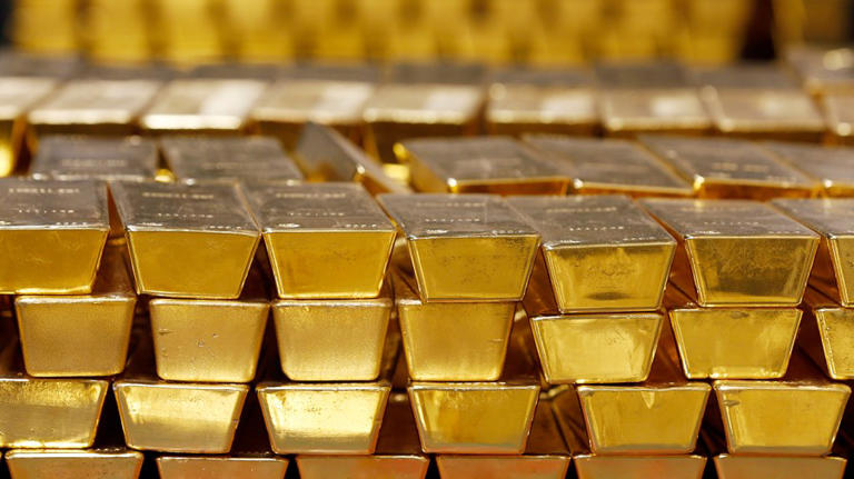 Former CIA official accused of stealing hundreds of gold bars from ...