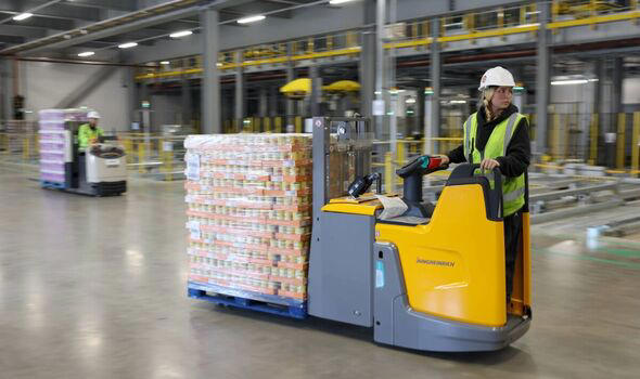 Aldi opens £500m site with 1,000 new jobs - 'UK's biggest'