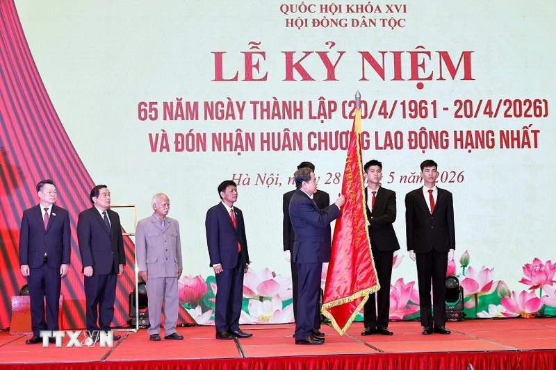 Bảo đảm chính sách dân tộc được thể hiện đầy đủ, thực chất trong từng dự án luật, nghị quyết