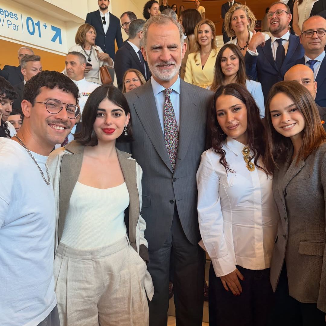 La emoción de Paula Espinosa, de 'La Voz', al actuar delante del Rey ...