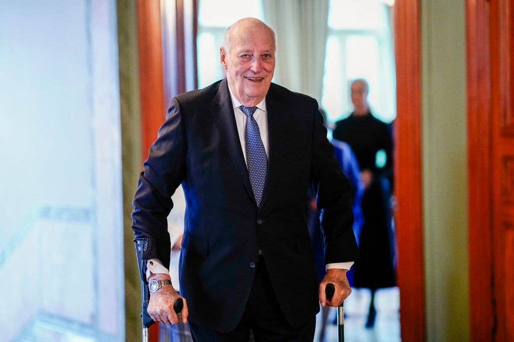 The Norwegian royal family tree explained amid concern for Queen Sonja ...