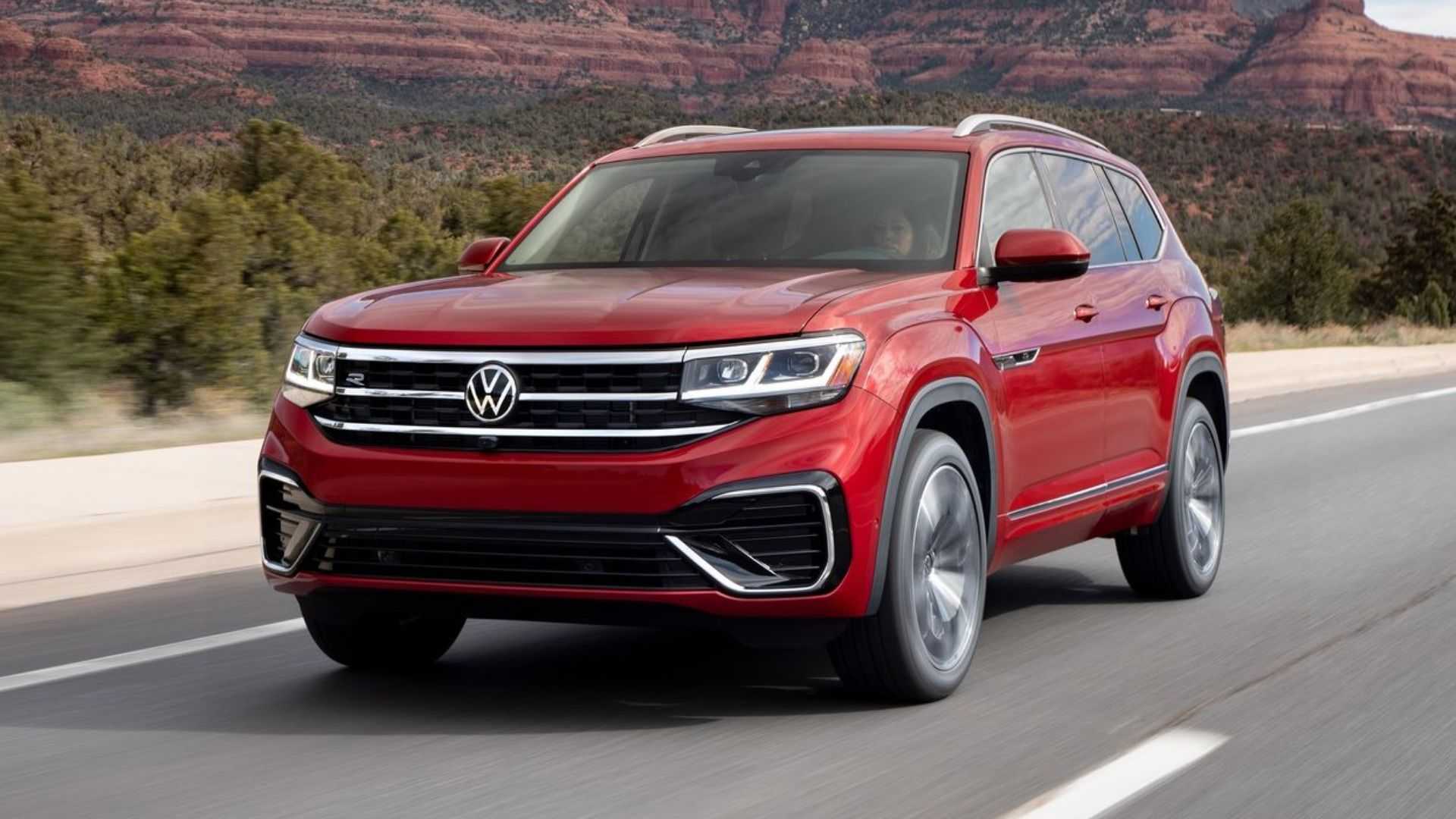 2023 Volkswagen Atlas front quarter