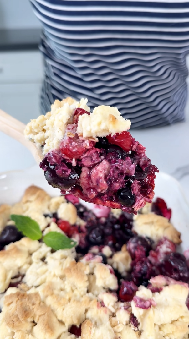 The most irresistible mixed berry dump cake