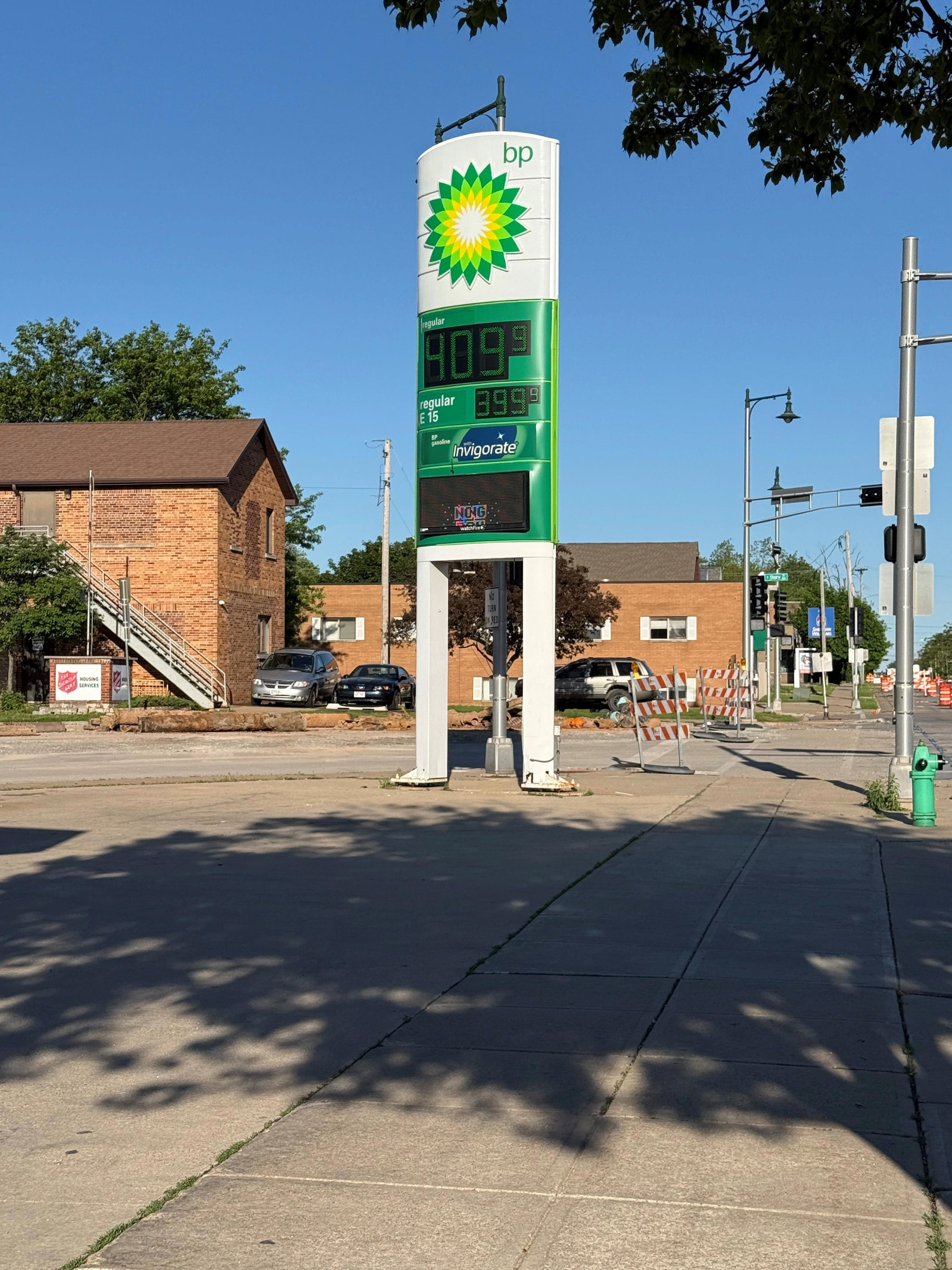 Gas prices continue to fall in the Fox Cities. Here's what we found