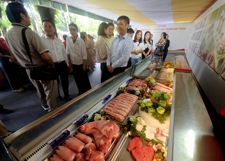 Với hơn 2,5 triệu học sinh, TP.HCM làm gì để suất ăn học đường được an toàn?