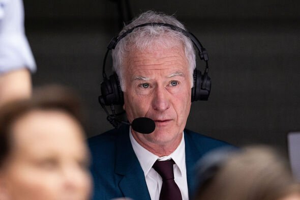Noticias de tenis: John McEnroe interrumpe la transmisión del Abierto de Francia y las estrellas protagonizan un enfrentamiento por el apretón de manos.